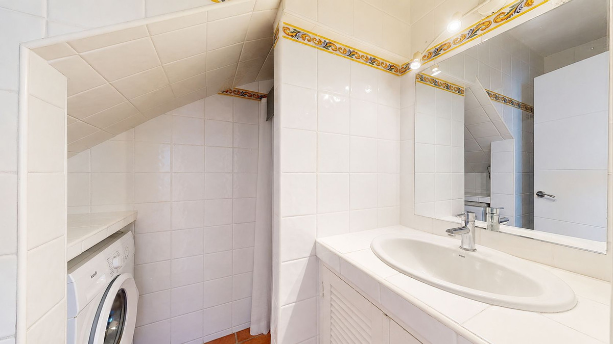 3 Bedroom Villa for Sale in Estepona — view 19