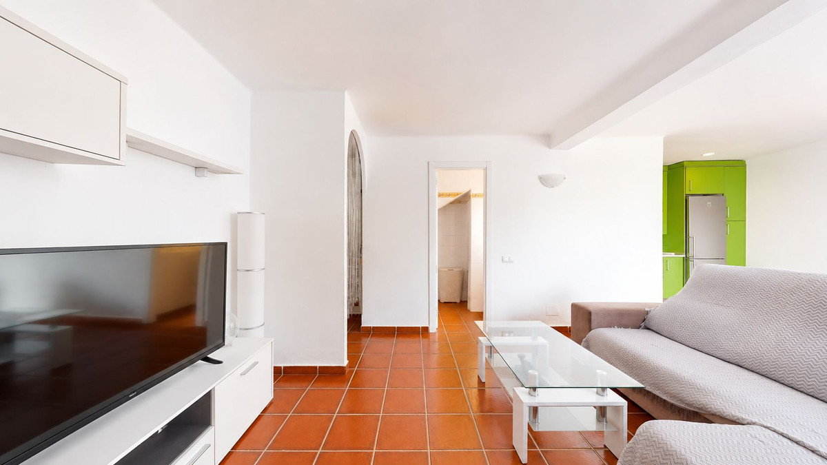 3 Bedroom Villa for Sale in Estepona — 8