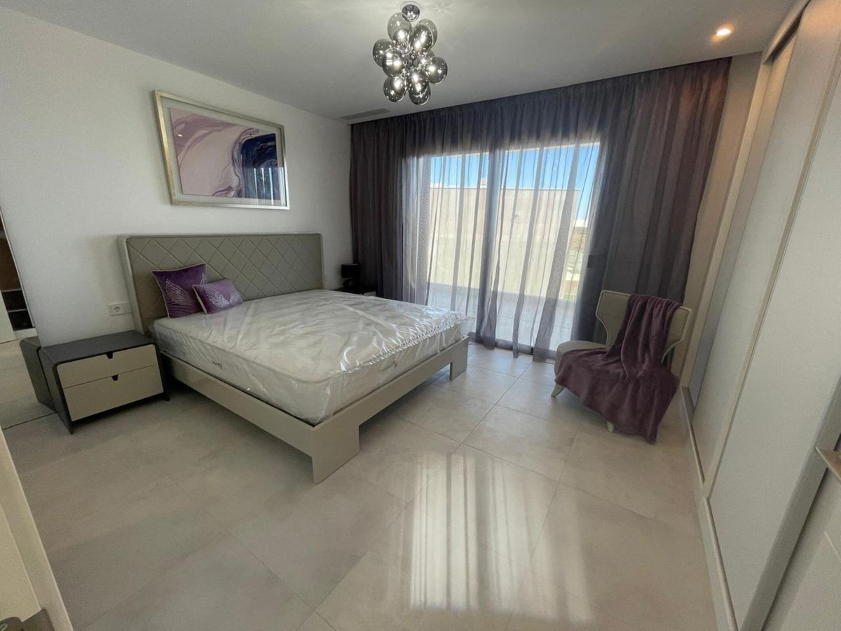 3 Bedroom Apartment for Sale in Estepona — 7