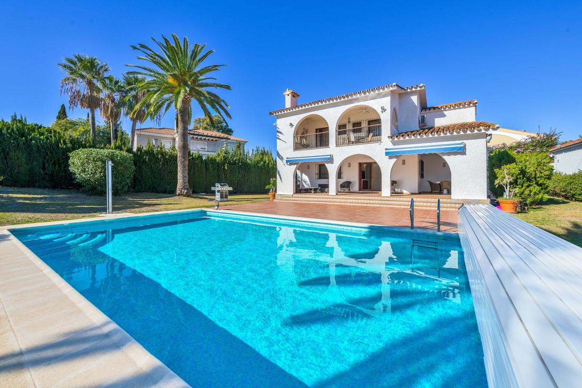5 Bedroom Villa for Sale in Atalaya