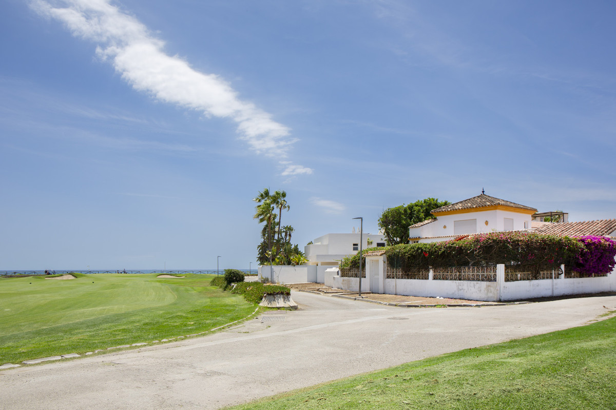 4 Bedroom Villa for Sale in Guadalmina Baja