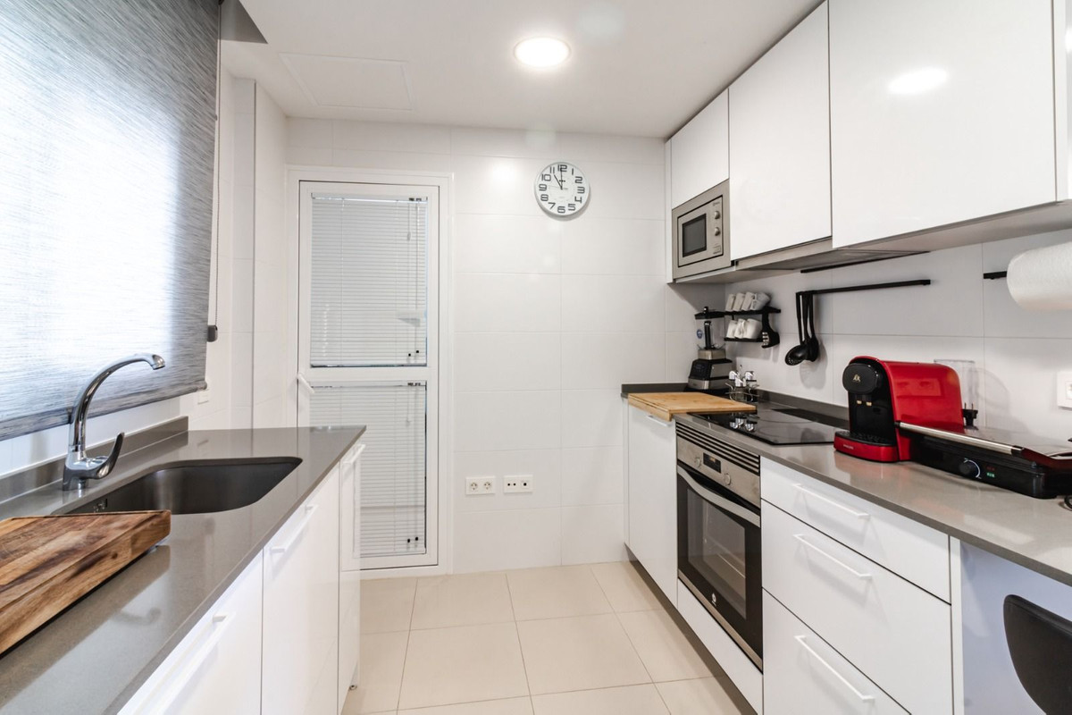2 Bedroom Apartment for Sale in Nueva Andalucía — view 3