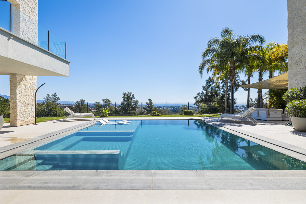 5 Bedroom Villa for Sale in Benahavís