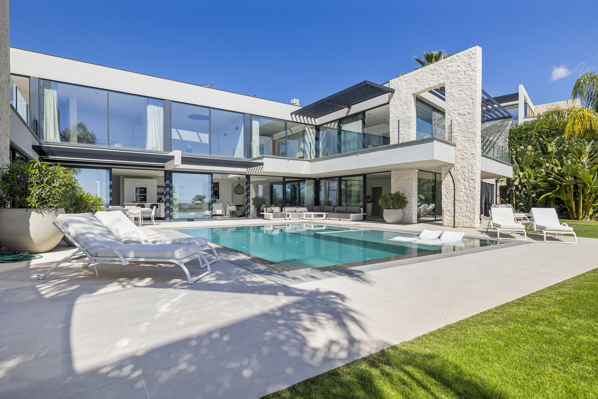 5 Bedroom Villa for Sale in Benahavís — 2