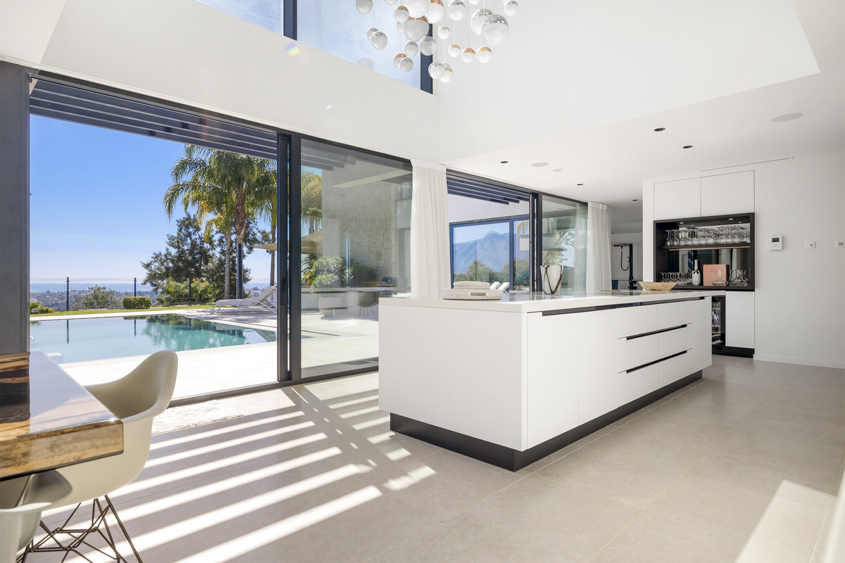 5 Bedroom Villa for Sale in Benahavís — view 11