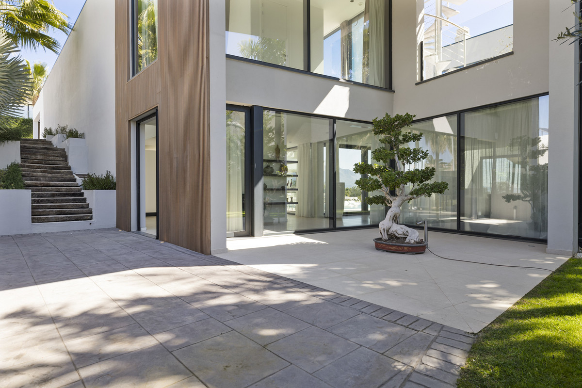 5 Bedroom Villa for Sale in Benahavís — 3