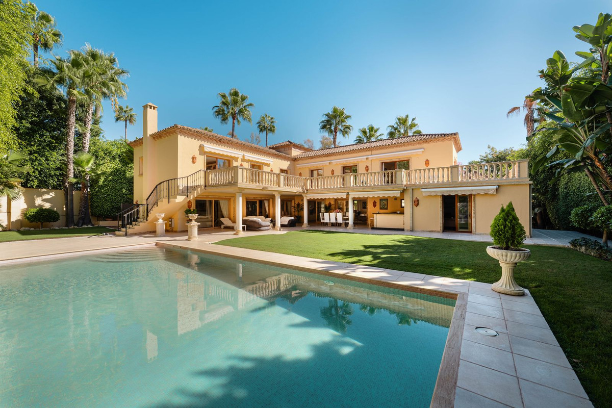 5 Dormitorios Villa en Venta en Nueva Andalucía