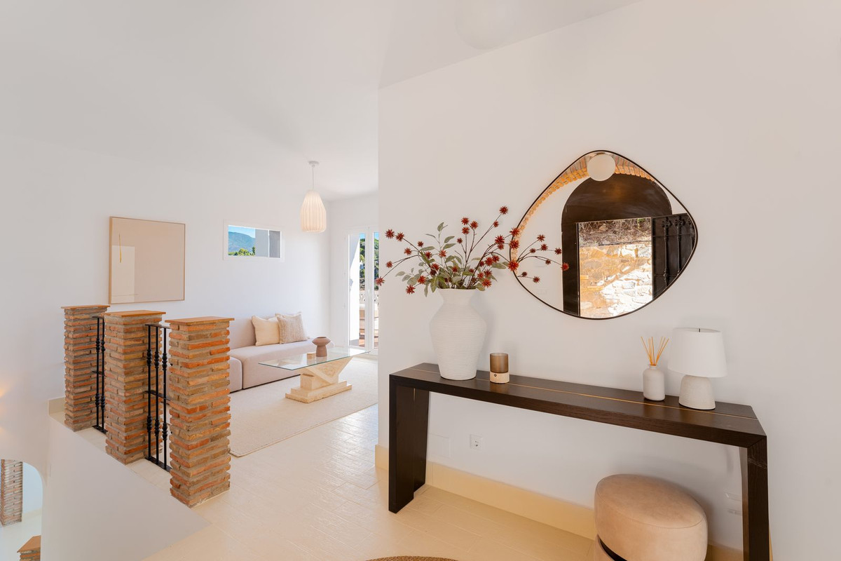 6 Bedroom Villa for Sale in El Madroñal — view 13