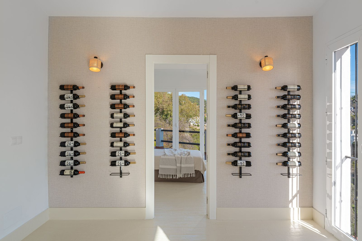 6 Bedroom Villa for Sale in El Madroñal — view 18
