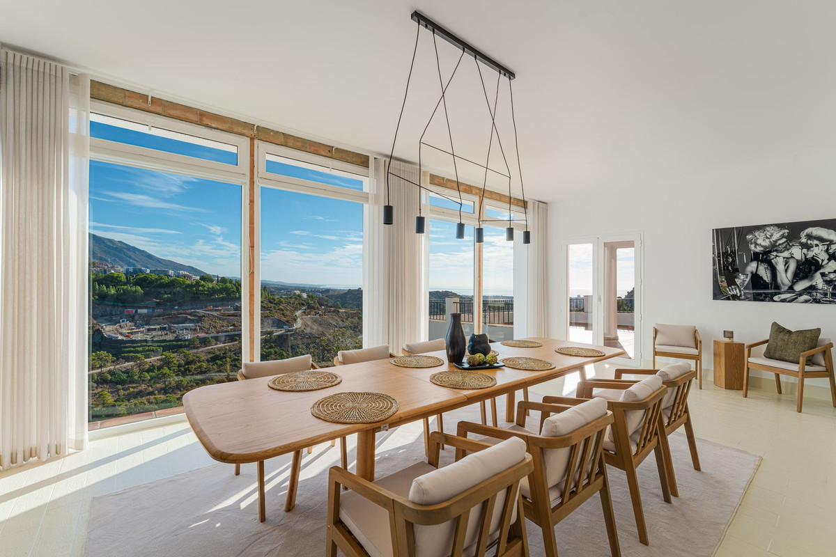 6 Bedroom Villa for Sale in El Madroñal — view 4
