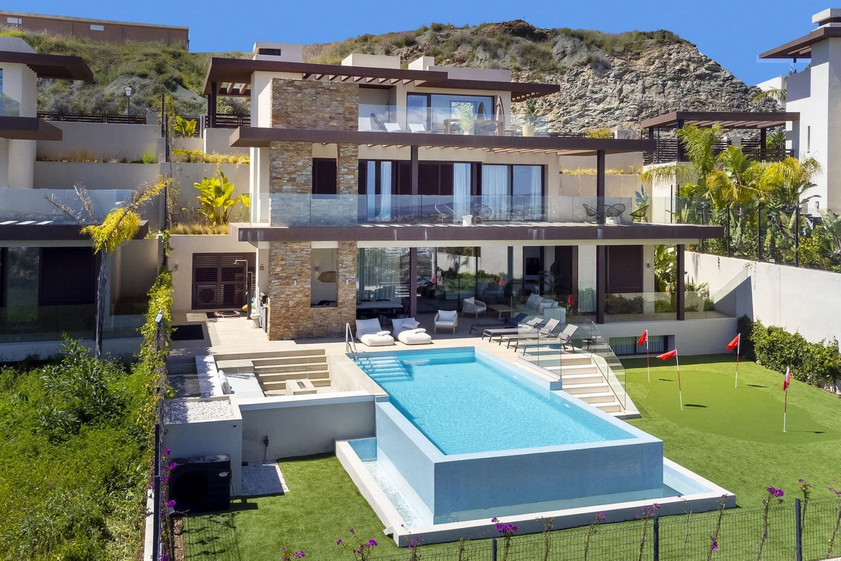 5 Chambres Villa à Vendre à Benahavís — view 2