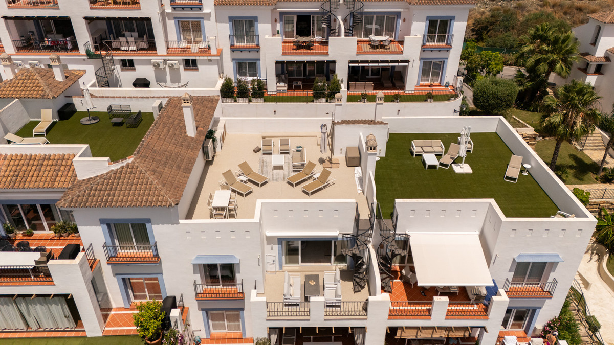 2 Bedroom Apartment for Sale in Benahavís