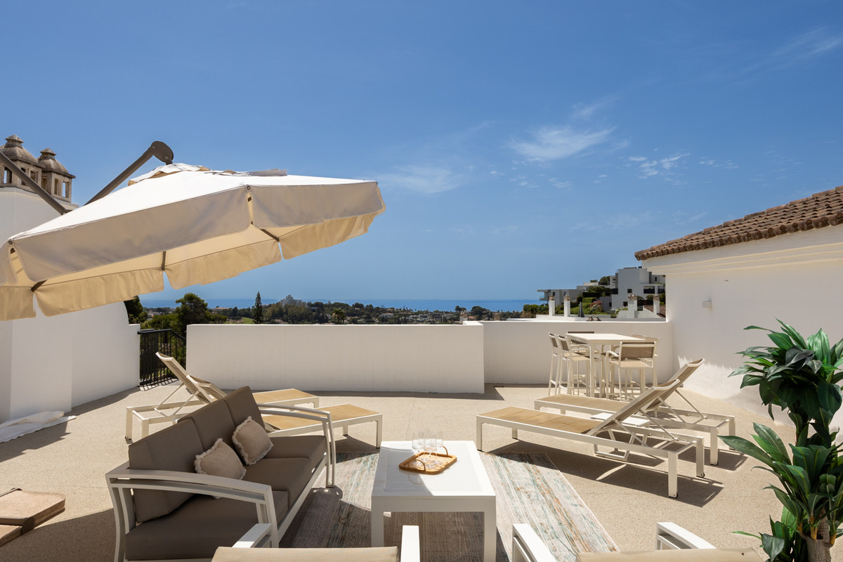 2 Bedroom Apartment for Sale in Benahavís — 2