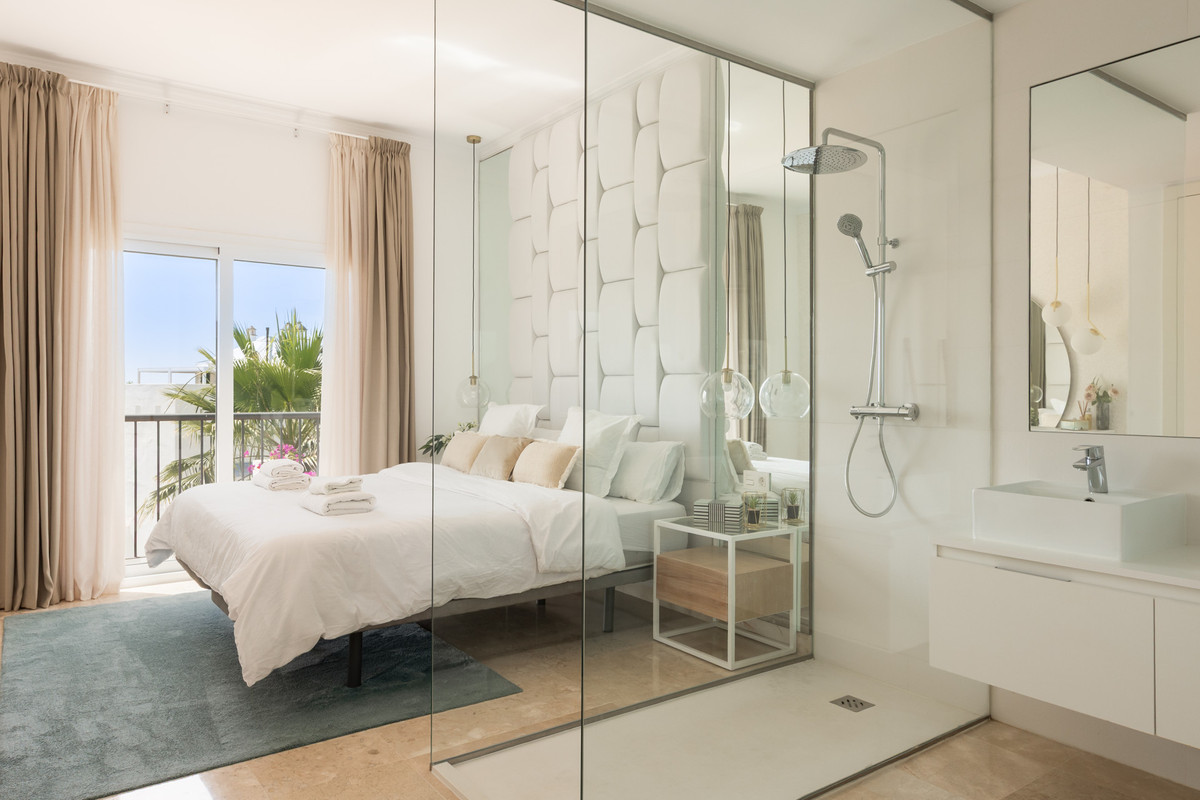 2 Bedroom Apartment for Sale in Benahavís — view 11