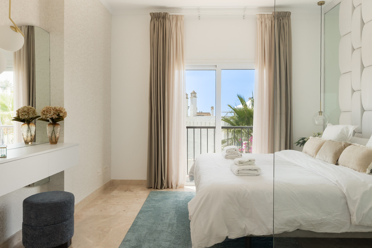 2 Bedroom Apartment for Sale in Benahavís — view 12