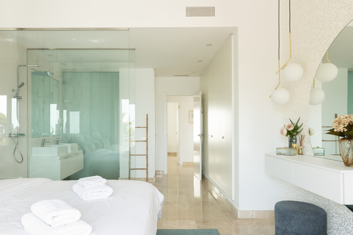 2 Bedroom Apartment for Sale in Benahavís — view 14