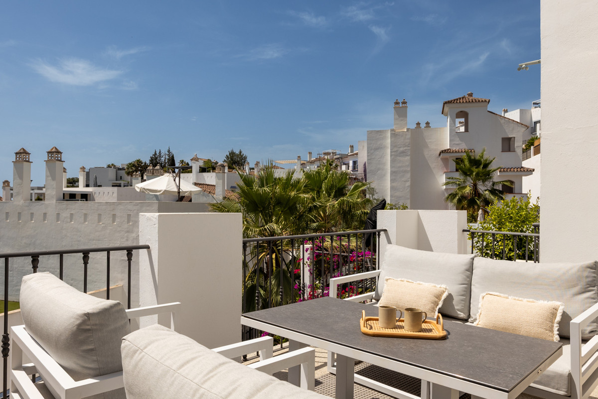 2 Bedroom Apartment for Sale in Benahavís — view 15