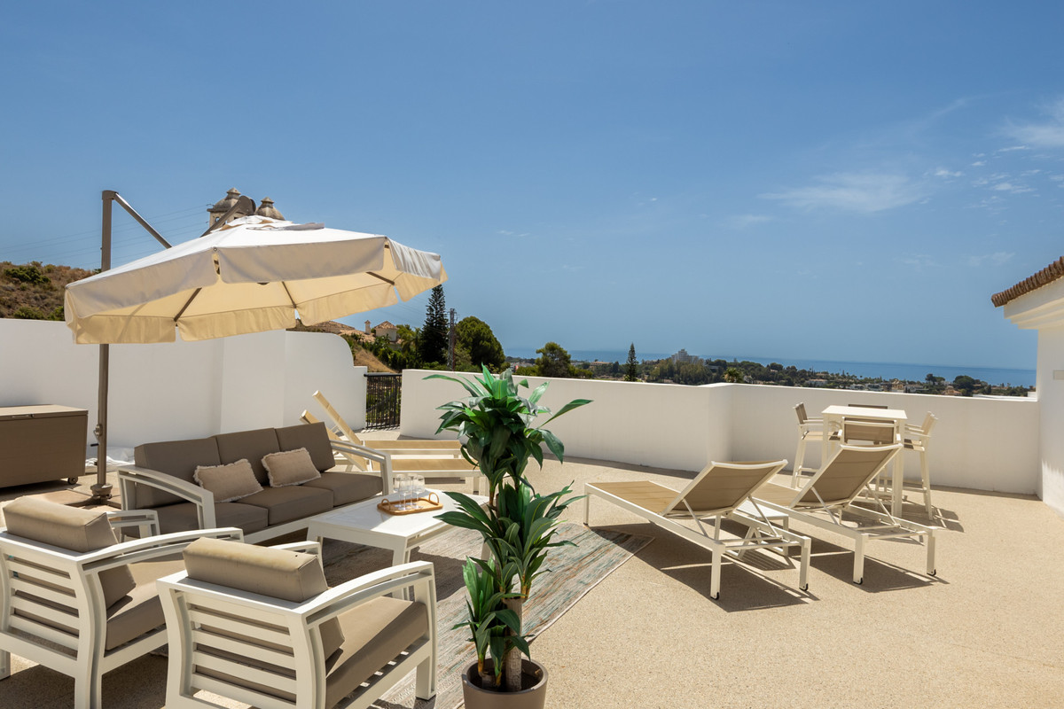 2 Bedroom Apartment for Sale in Benahavís — view 18