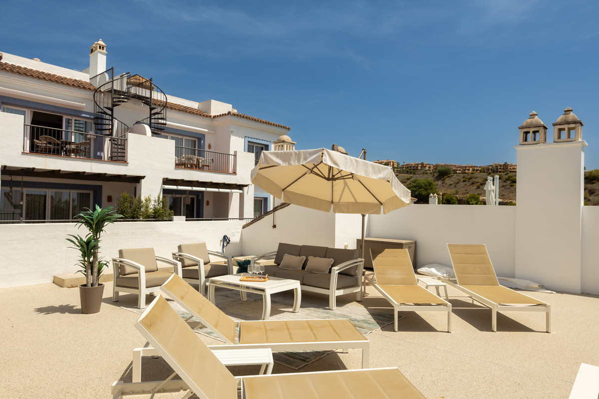 2 Bedroom Apartment for Sale in Benahavís — view 20