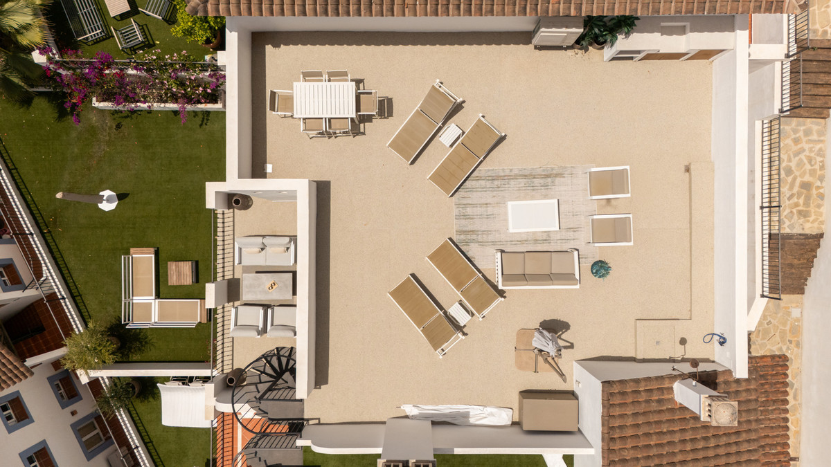 2 Bedroom Apartment for Sale in Benahavís — 3