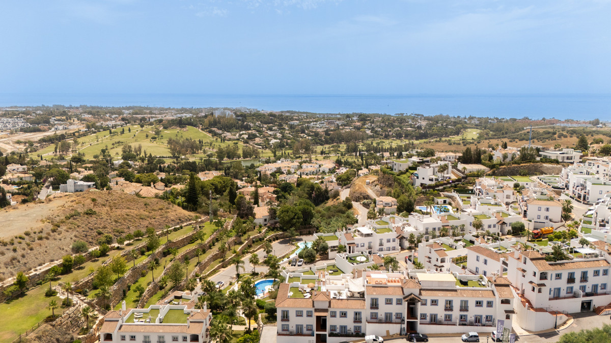 2 Bedroom Apartment for Sale in Benahavís — 4