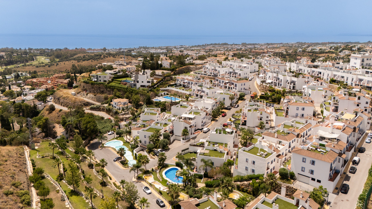 2 Bedroom Apartment for Sale in Benahavís — 5