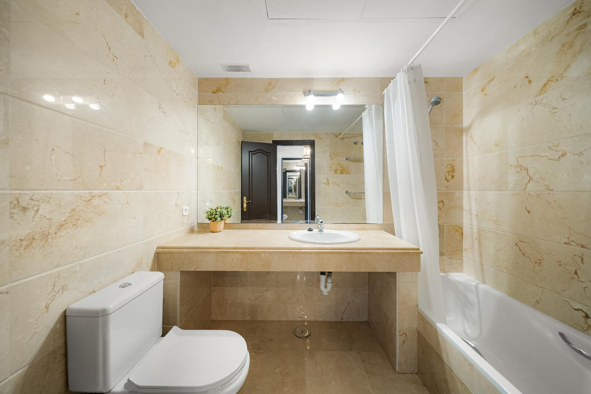 2 Bedroom Apartment for Sale in Nueva Andalucía — view 11