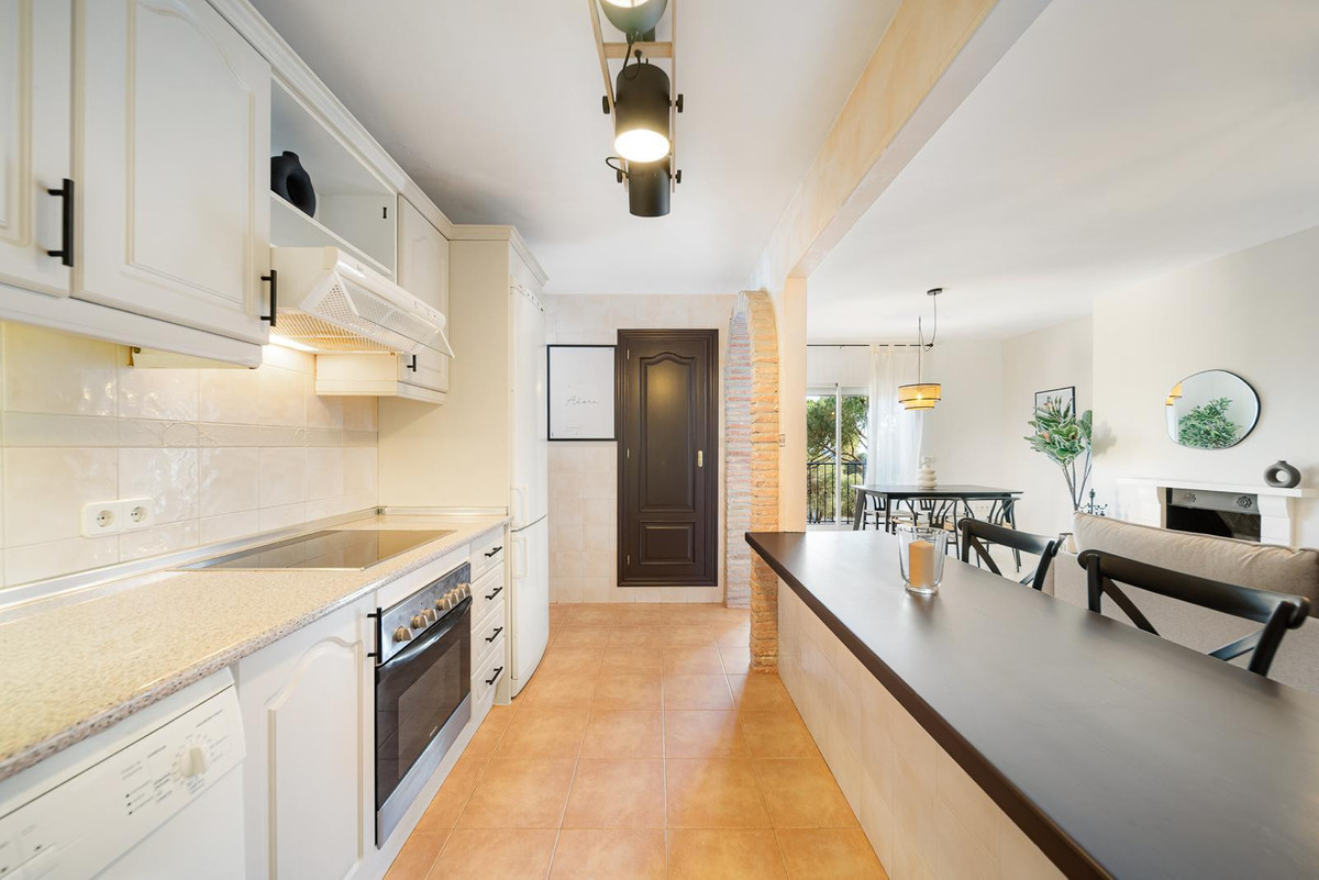 2 Bedroom Apartment for Sale in Nueva Andalucía — view 16