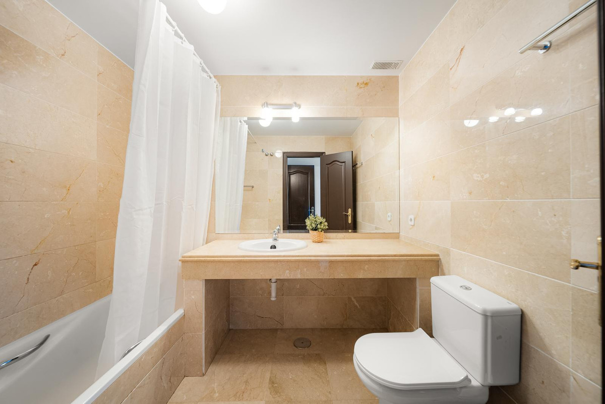2 Bedroom Apartment for Sale in Nueva Andalucía — view 17