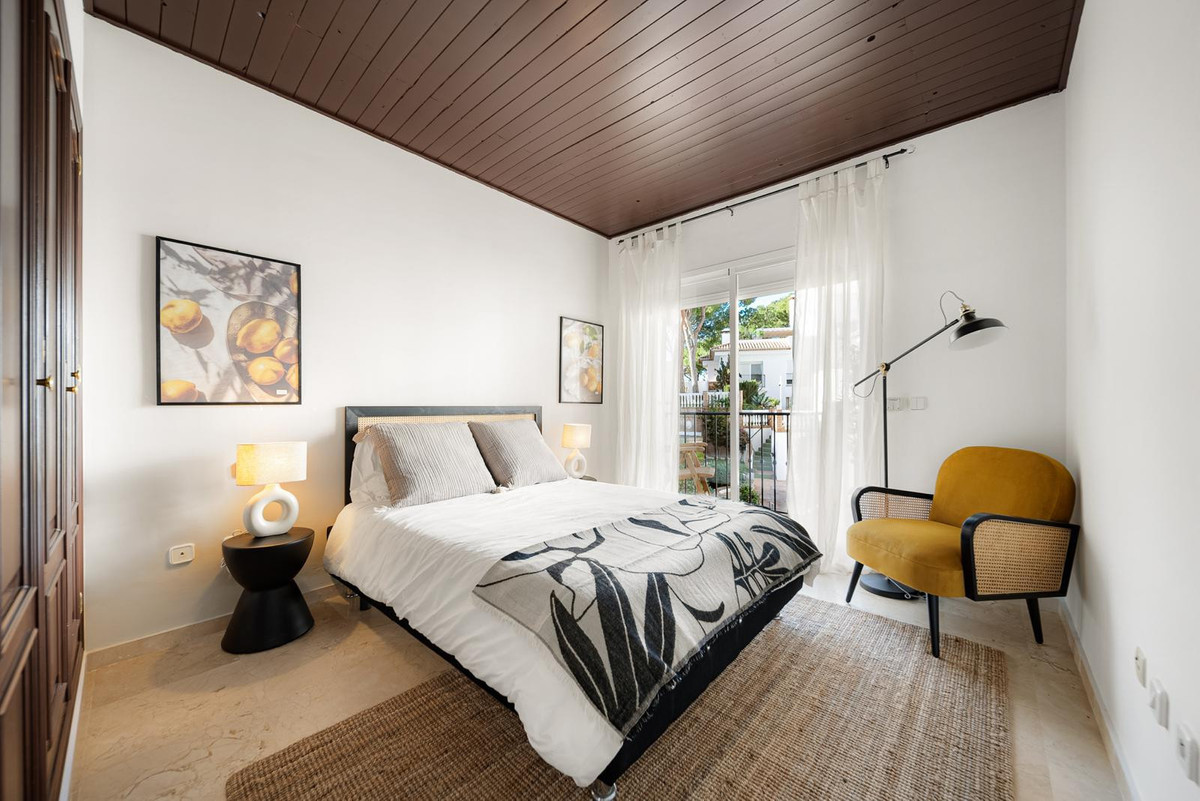 2 Bedroom Apartment for Sale in Nueva Andalucía — 4