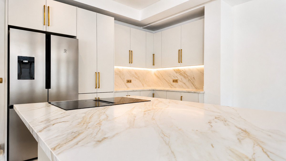 3 Bedroom Villa for Sale in The Golden Mile — view 12