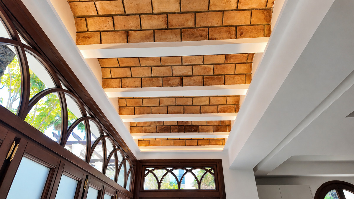 3 Bedroom Villa for Sale in The Golden Mile — view 13