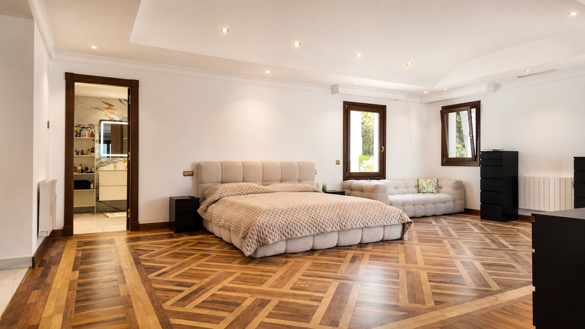 3 Bedroom Villa for Sale in The Golden Mile — view 16