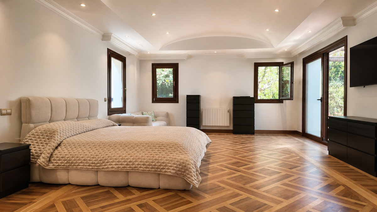 3 Bedroom Villa for Sale in The Golden Mile — view 17
