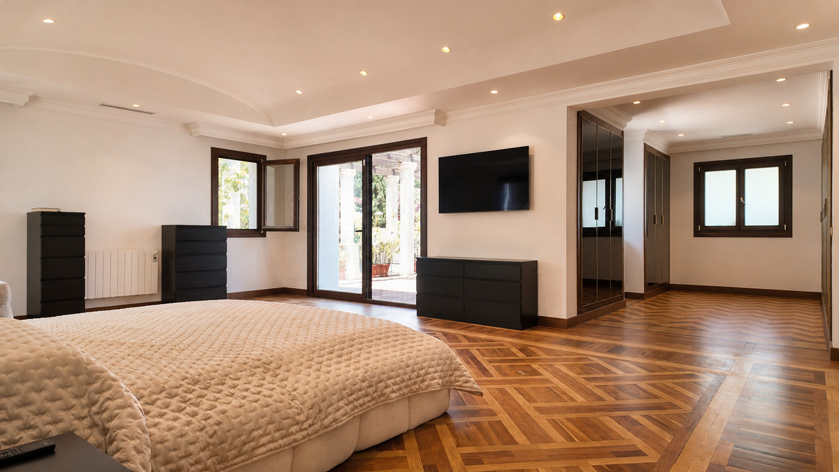 3 Bedroom Villa for Sale in The Golden Mile — view 18