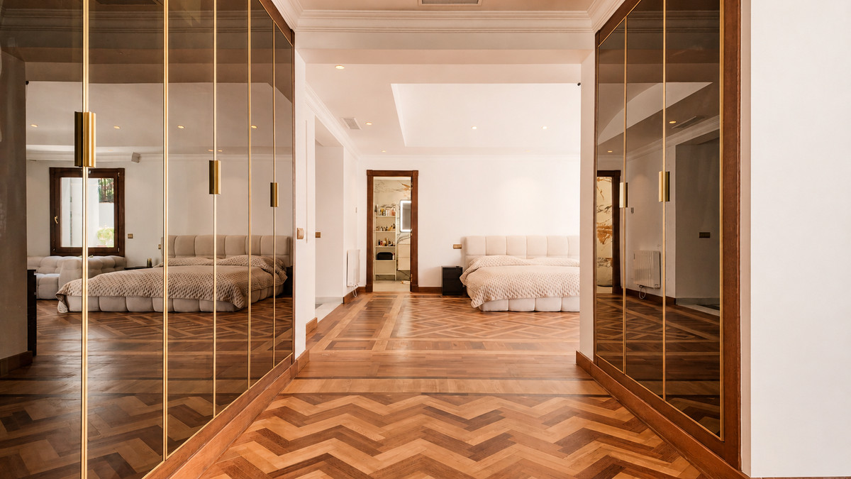 3 Bedroom Villa for Sale in The Golden Mile — view 19