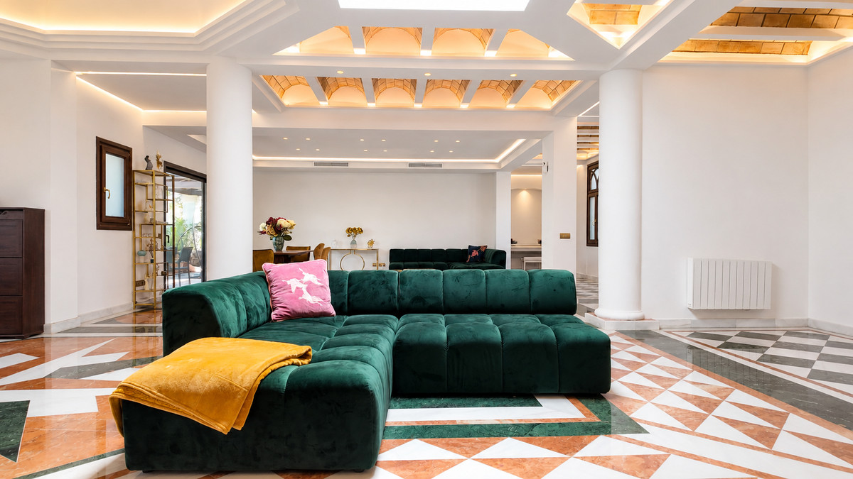3 Bedroom Villa for Sale in The Golden Mile — view 3