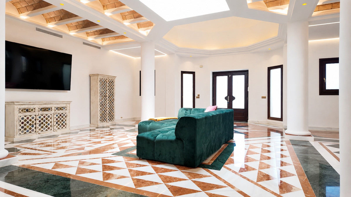 3 Bedroom Villa for Sale in The Golden Mile — view 4