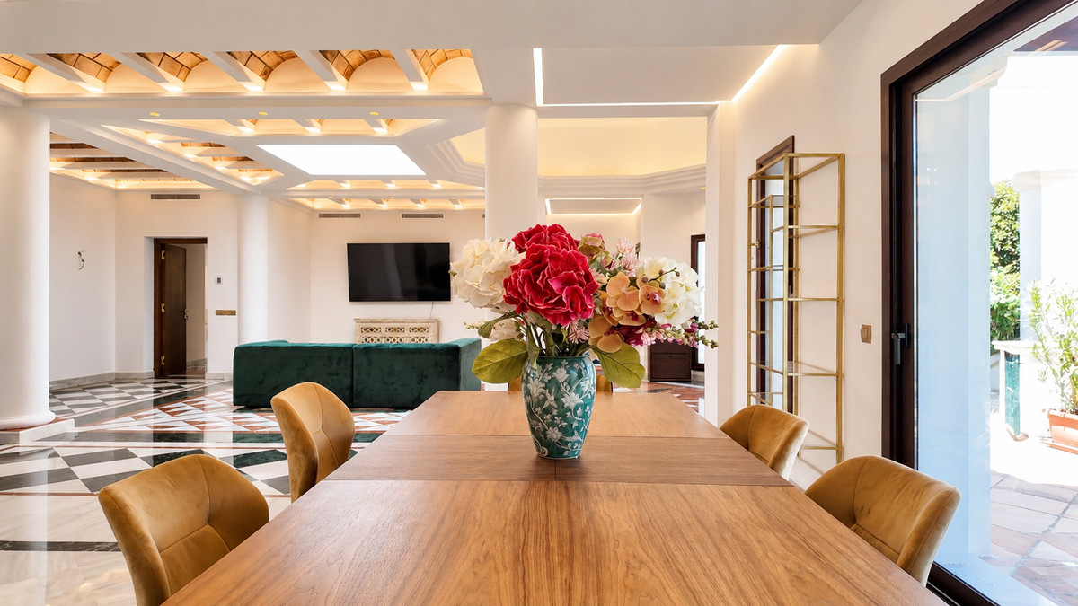 3 Bedroom Villa for Sale in The Golden Mile — view 7
