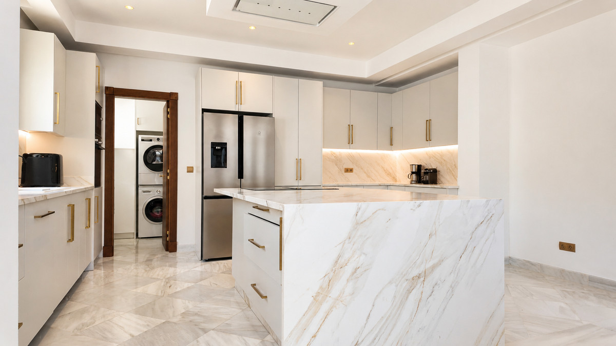 3 Bedroom Villa for Sale in The Golden Mile — view 8
