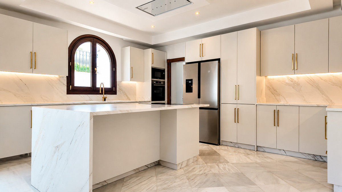3 Bedroom Villa for Sale in The Golden Mile — view 9