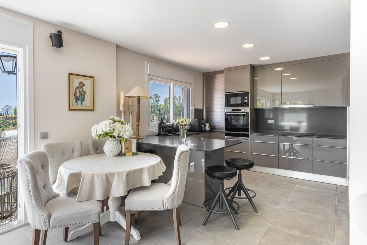2 Bedroom Apartment for Sale in Los Almendros — view 14