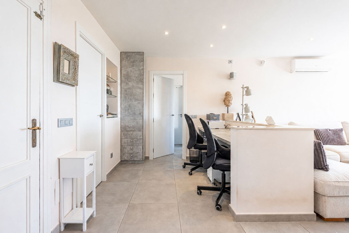 2 Bedroom Apartment for Sale in Los Almendros — view 18
