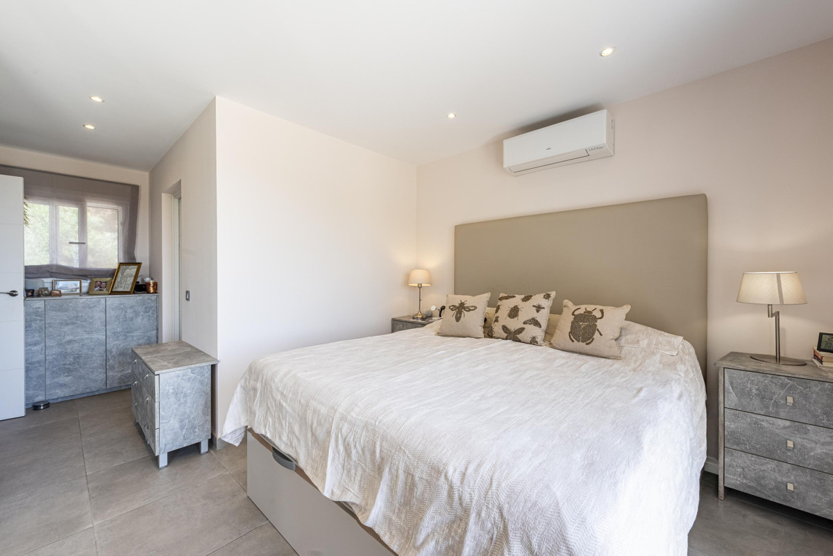 2 Bedroom Apartment for Sale in Los Almendros — view 20