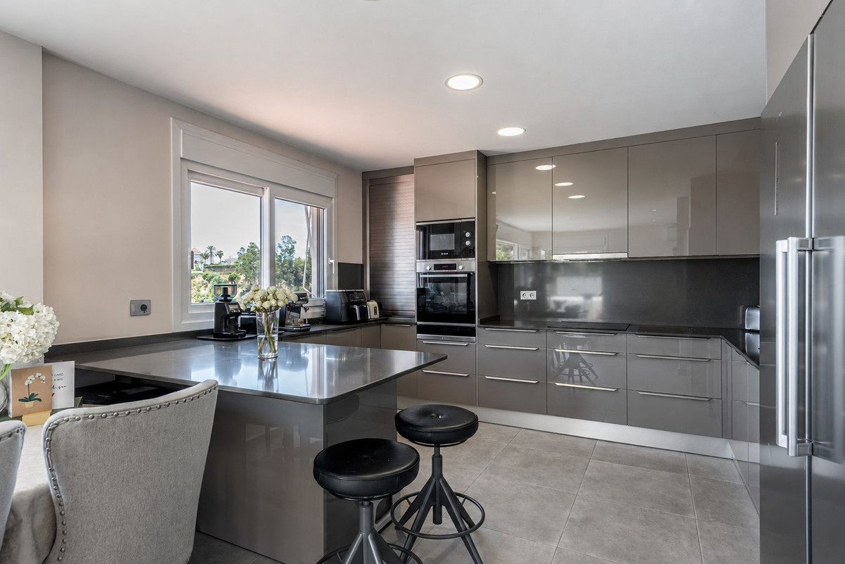 2 Bedroom Apartment for Sale in Los Almendros — 4