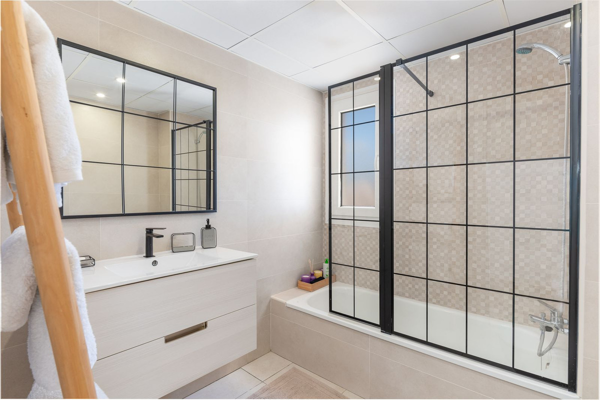 4 Bedroom Apartment for Sale in Nueva Andalucía — view 19