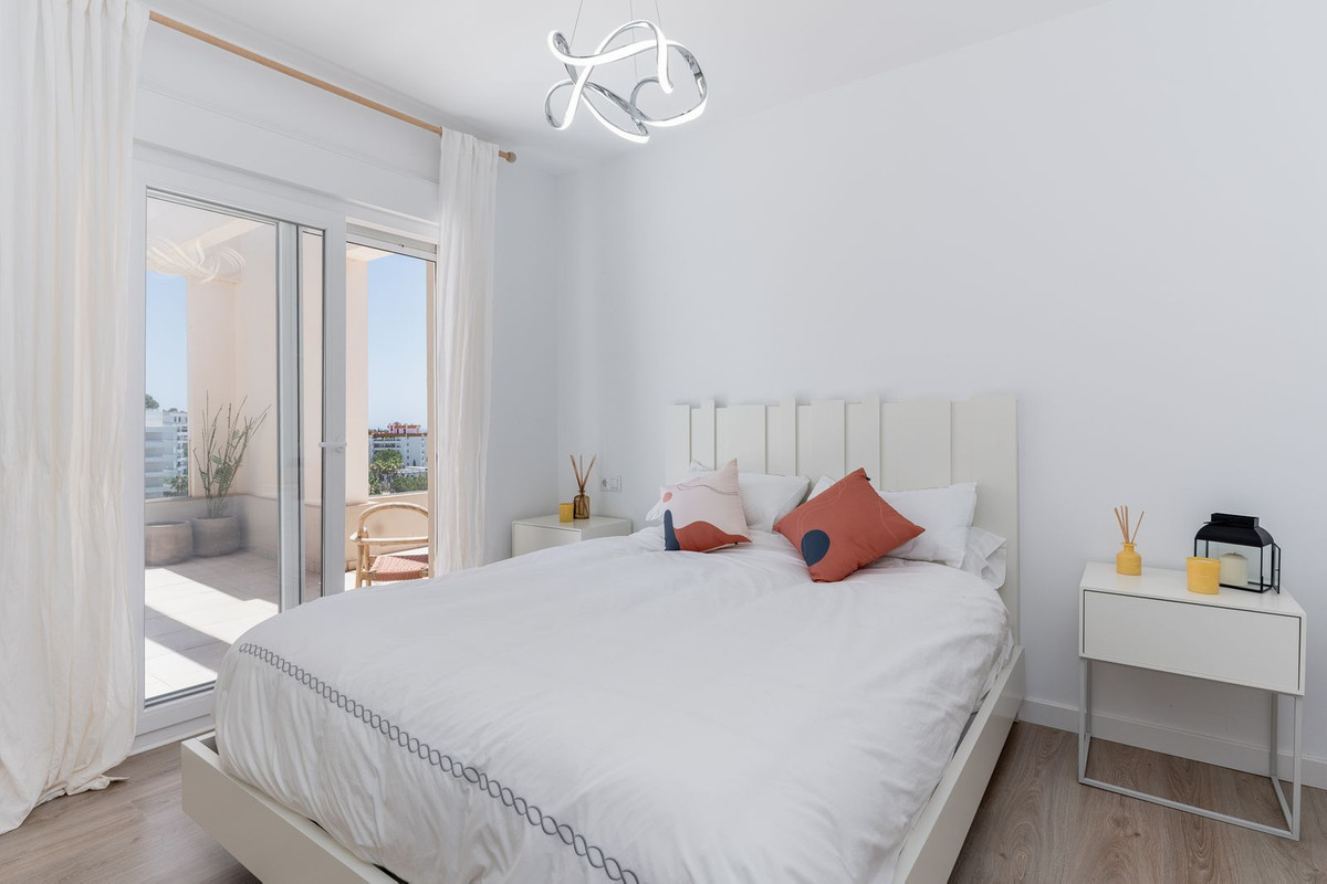 4 Bedroom Apartment for Sale in Nueva Andalucía — view 20