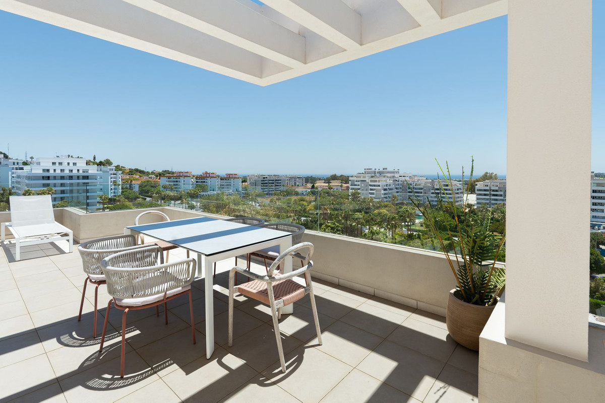 4 Bedroom Apartment for Sale in Nueva Andalucía — 4