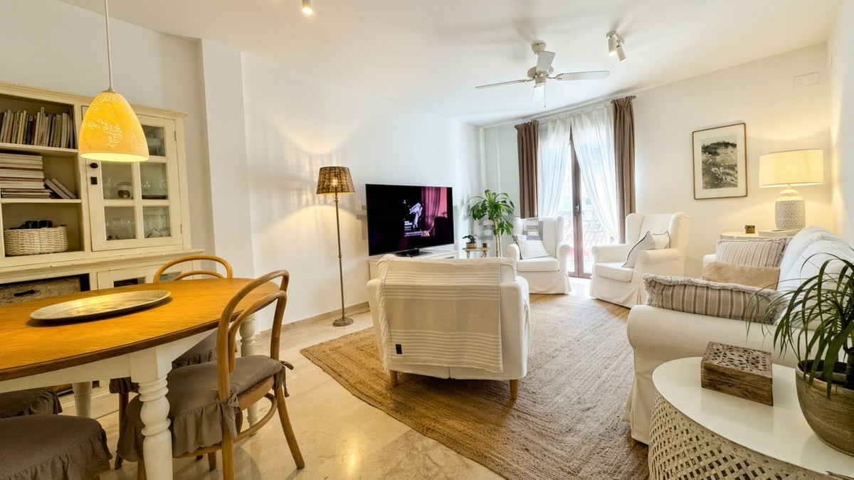 3 Bedroom Apartment for Sale in Marbella — view 2
