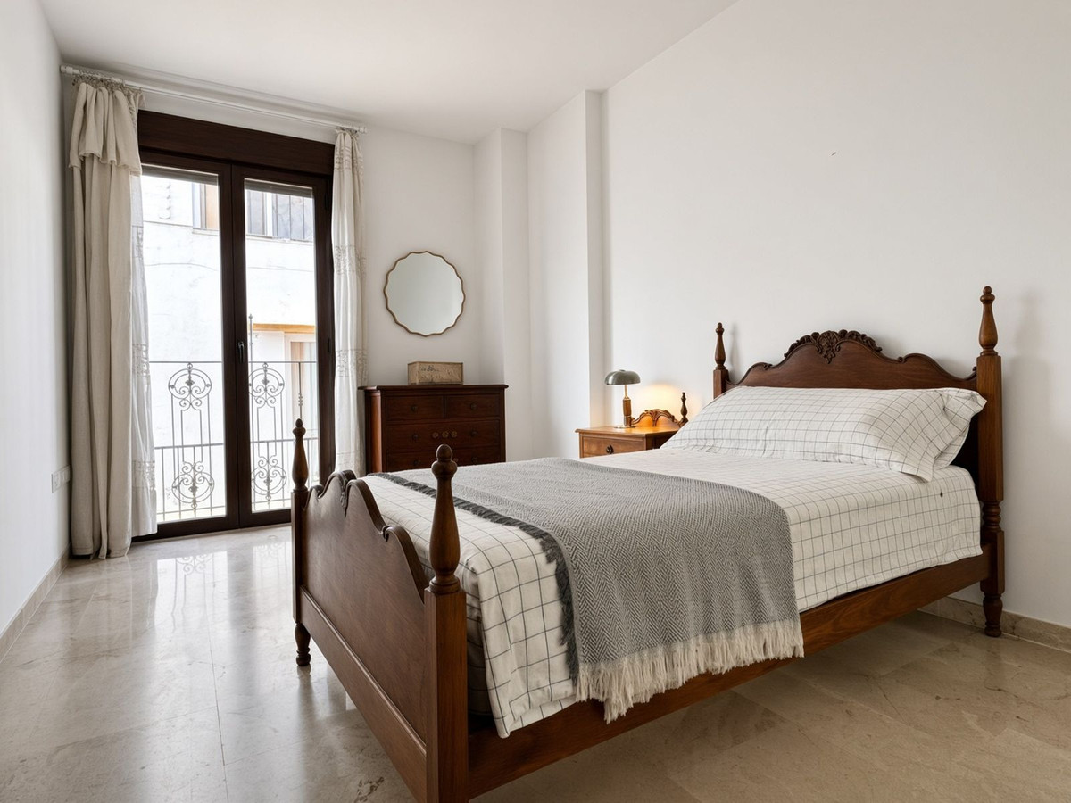 3 Bedroom Apartment for Sale in Marbella — view 12